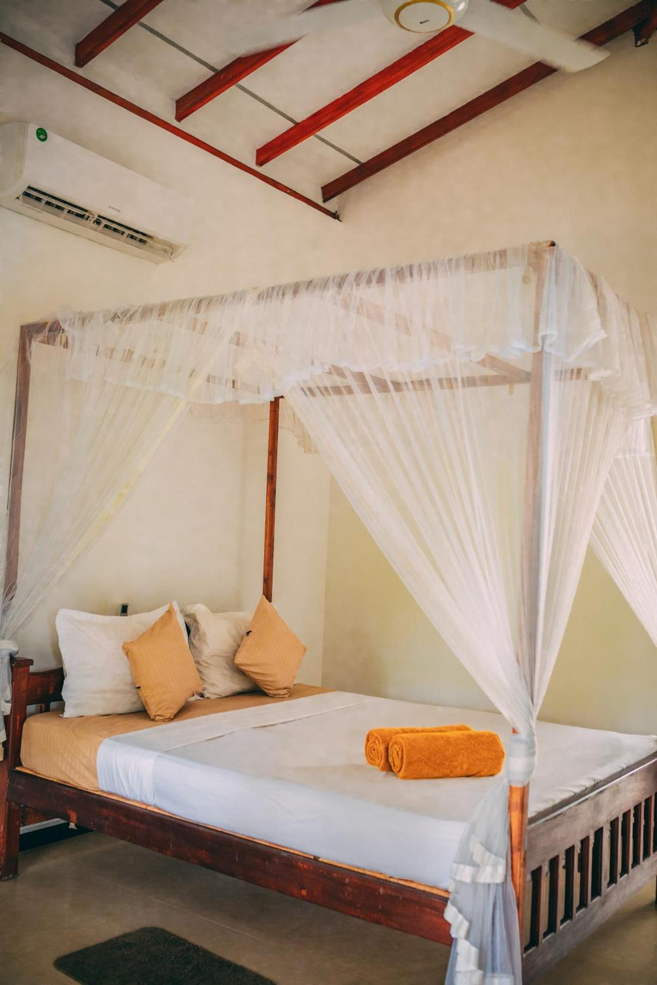 Pineapple Surf Hotell Ahangama Eksteriør bilde